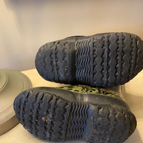 SOLD - Bogs Rain/Snow Pull On K Skull Boots - Green/Black Size 7 - Picture 4 of 6